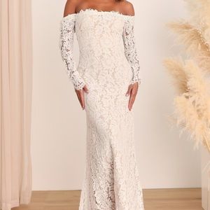 Beautiful long sleeve lace wedding dress with tags on!